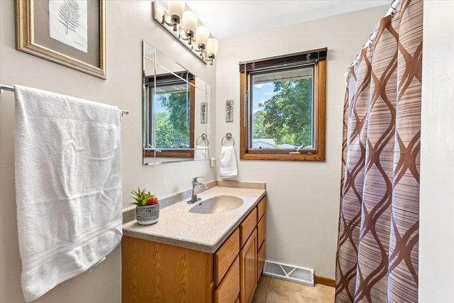 6 Stacy Lane, Madison, WI 53716
