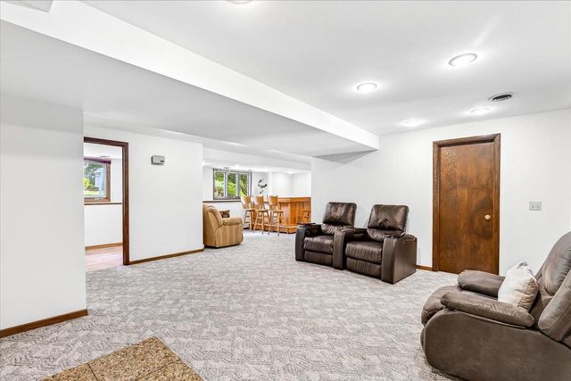 6 Stacy Lane, Madison, WI 53716