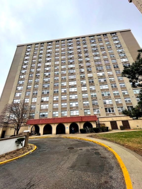 4300 W Ford City Drive 710, Chicago, IL 60652 — exterior