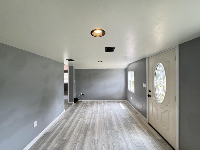 803 DEMAREST AVENUE, Waupaca, WI 54981