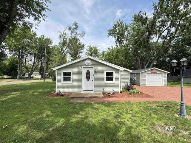 803 DEMAREST AVENUE, Waupaca, WI 54981