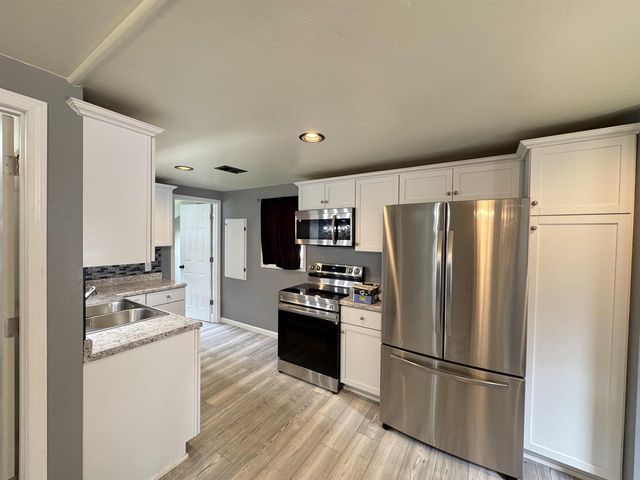 803 DEMAREST AVENUE, Waupaca, WI 54981