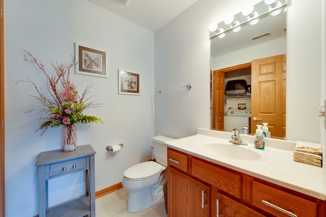 100 N Bokelman Street 329, Roselle, IL 60172