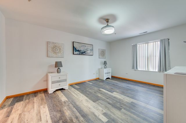 100 N Bokelman Street 329, Roselle, IL 60172