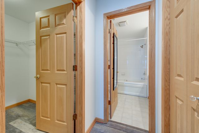 100 N Bokelman Street 329, Roselle, IL 60172