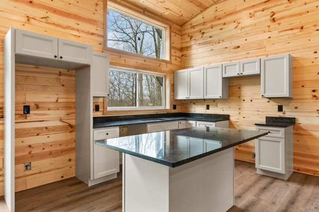 266 Blossom Way, Zoe, KY 41397