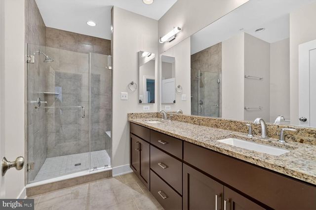 10425 FERNWOOD RD, Bethesda, MD 20817