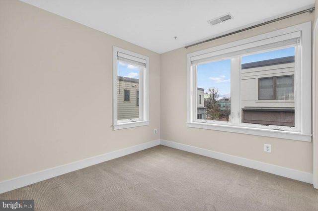 10425 FERNWOOD RD, Bethesda, MD 20817