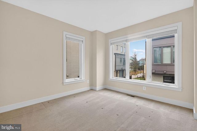 10425 FERNWOOD RD, Bethesda, MD 20817