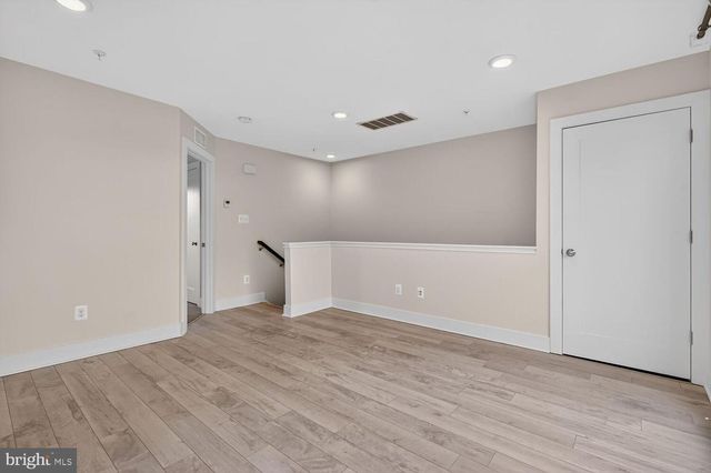 10425 FERNWOOD RD, Bethesda, MD 20817