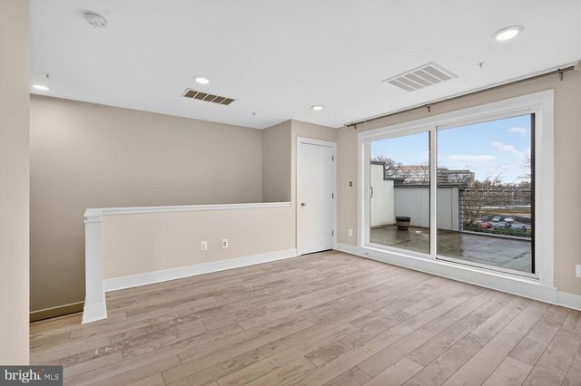 10425 FERNWOOD RD, Bethesda, MD 20817