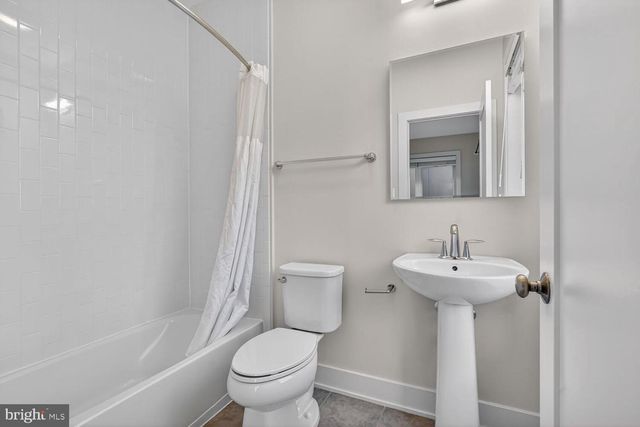 10425 FERNWOOD RD, Bethesda, MD 20817