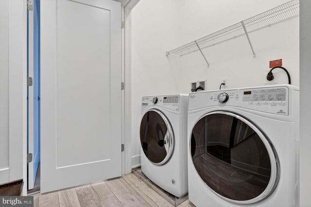 10425 FERNWOOD RD, Bethesda, MD 20817