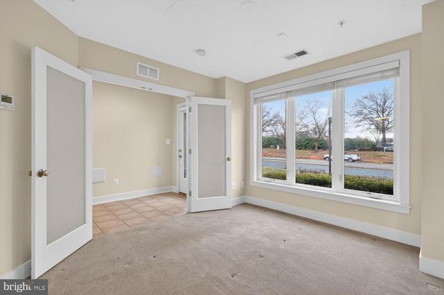 10425 FERNWOOD RD, Bethesda, MD 20817