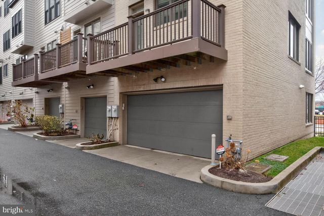 10425 FERNWOOD RD, Bethesda, MD 20817