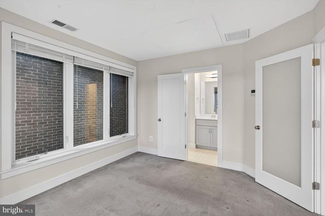 10425 FERNWOOD RD, Bethesda, MD 20817