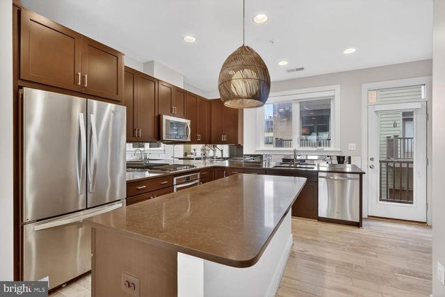 10425 FERNWOOD RD, Bethesda, MD 20817