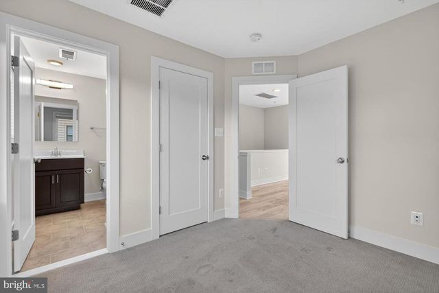 10425 FERNWOOD RD, Bethesda, MD 20817