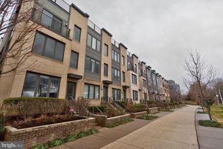 10425 FERNWOOD RD, Bethesda, MD 20817