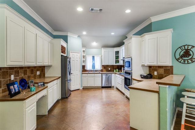 217 Woodbine Drive, Burleson, TX 76028