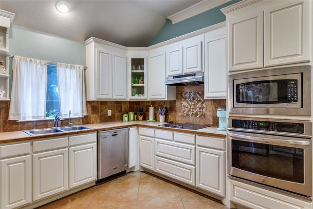 217 Woodbine Drive, Burleson, TX 76028