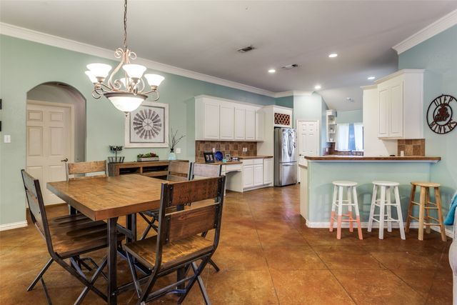 217 Woodbine Drive, Burleson, TX 76028