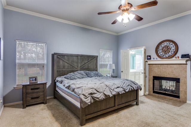 217 Woodbine Drive, Burleson, TX 76028