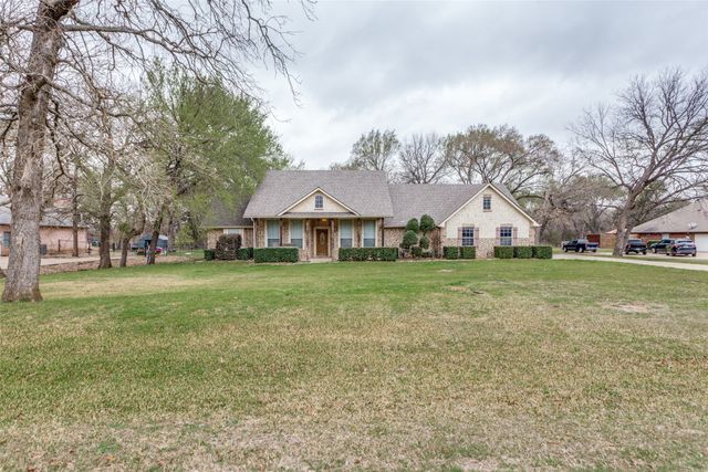 217 Woodbine Drive, Burleson, TX 76028