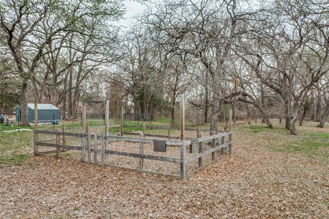 217 Woodbine Drive, Burleson, TX 76028