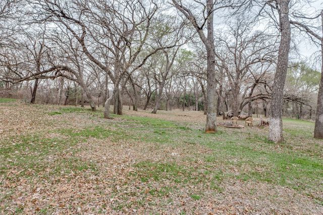 217 Woodbine Drive, Burleson, TX 76028