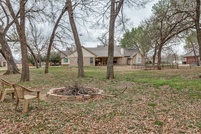 217 Woodbine Drive, Burleson, TX 76028