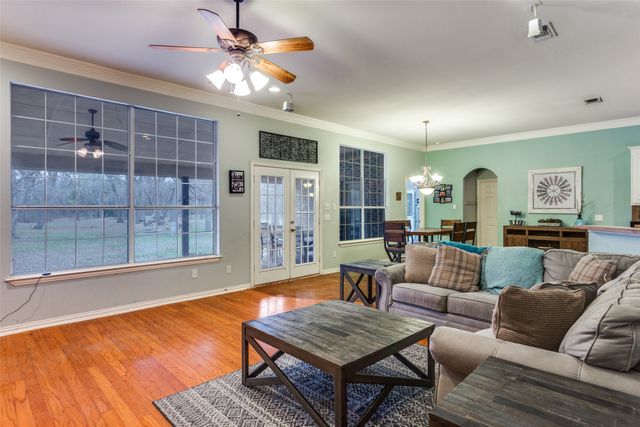 217 Woodbine Drive, Burleson, TX 76028