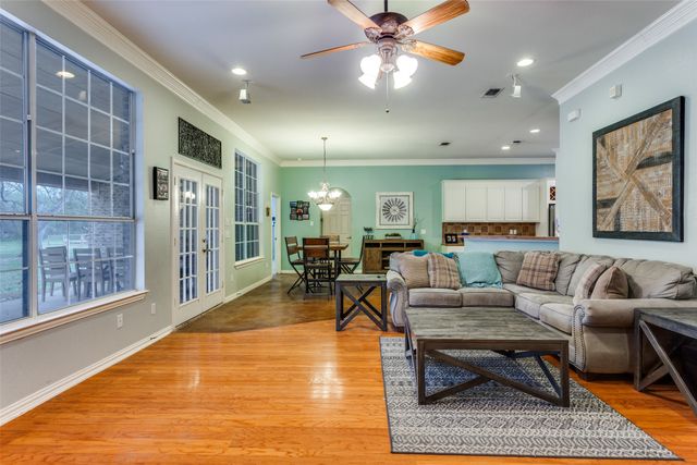 217 Woodbine Drive, Burleson, TX 76028