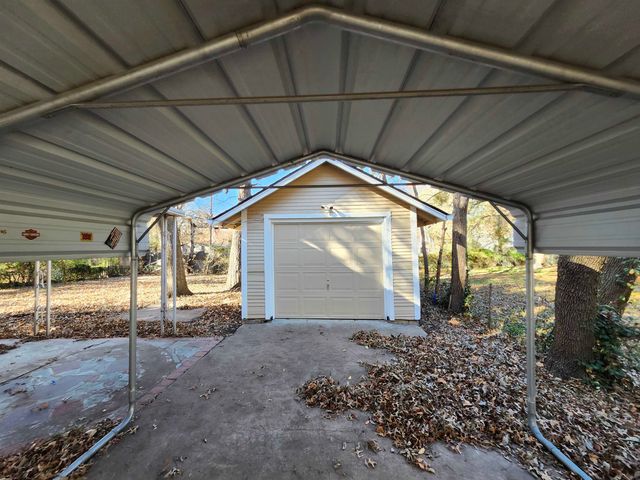 731 S Belmont St, Wichita, KS 67218