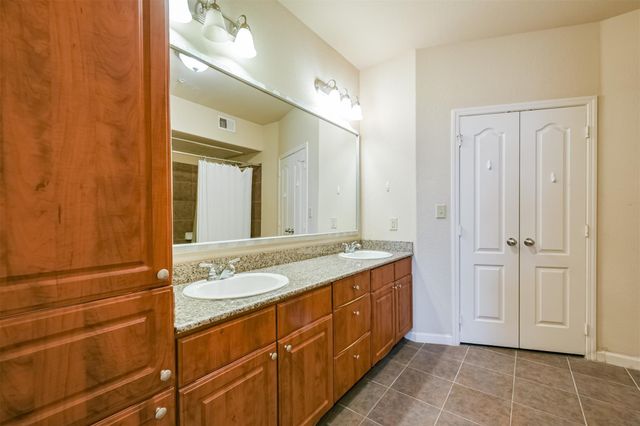 1711 Old Spanish Trail 137, Houston, TX 77054