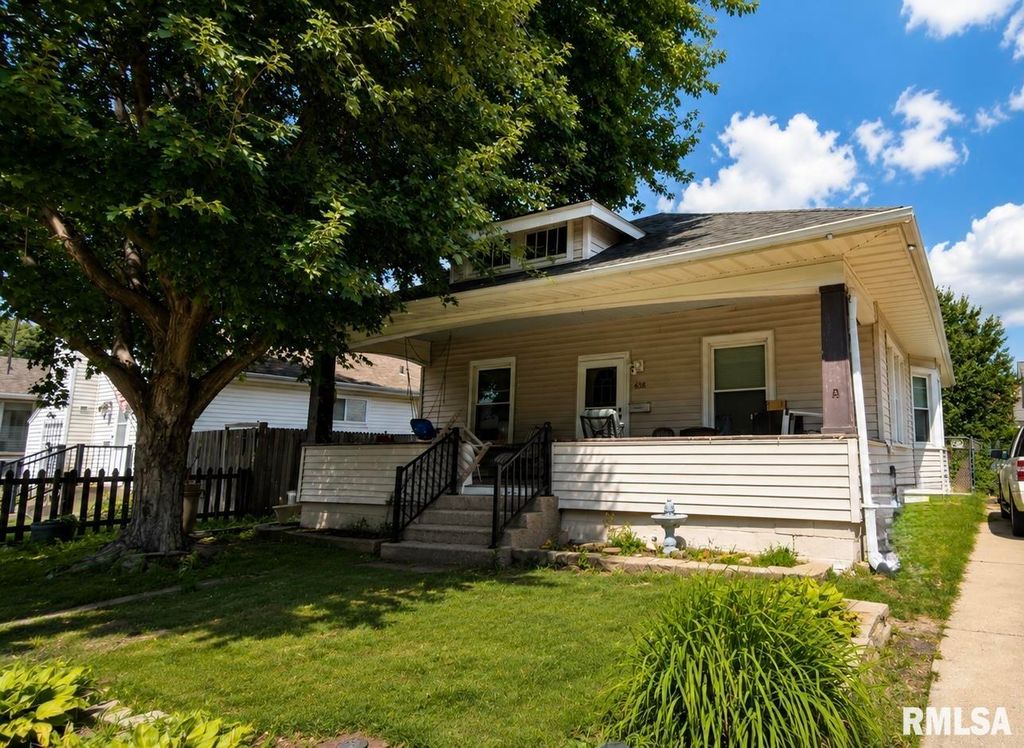 636 S 12TH Street, Pekin, IL 61554