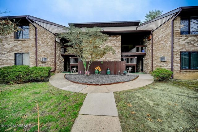177 Amberly Drive C, Manalapan, NJ 07726