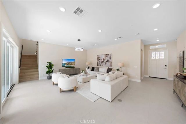 60 Harlow, Irvine, CA 92618