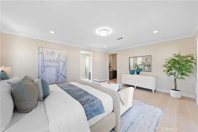 60 Harlow, Irvine, CA 92618