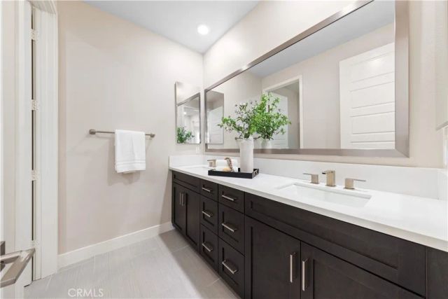 60 Harlow, Irvine, CA 92618