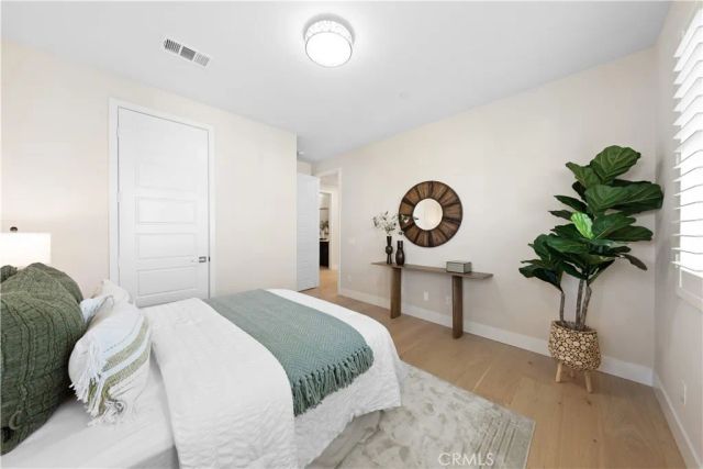 60 Harlow, Irvine, CA 92618