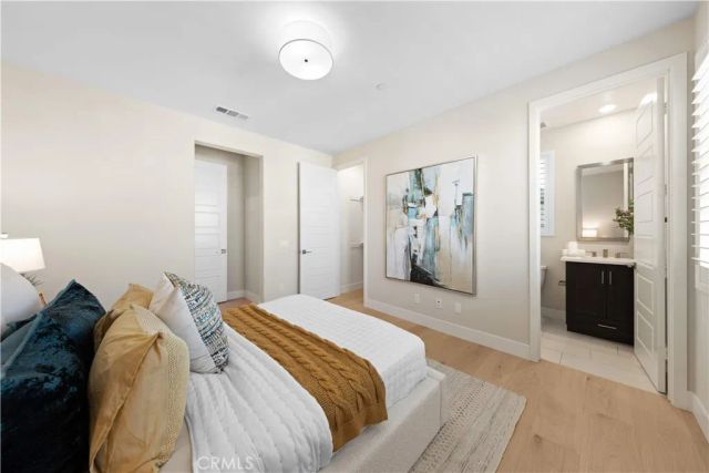 60 Harlow, Irvine, CA 92618
