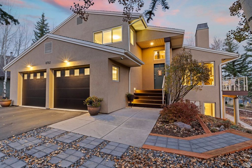 Image 2 of property listing at 8762 N GORGOZA DR, Park City, UT 84098