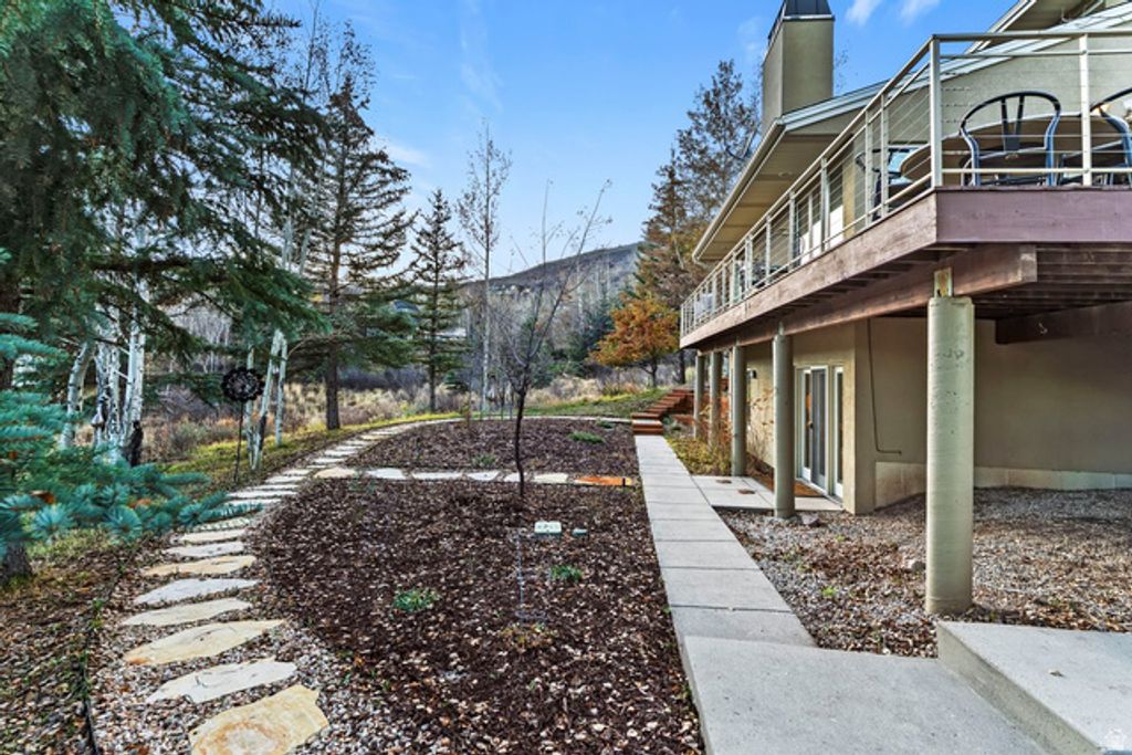 Image 39 of property listing at 8762 N GORGOZA DR, Park City, UT 84098