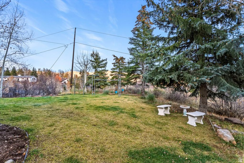 Image 42 of property listing at 8762 N GORGOZA DR, Park City, UT 84098