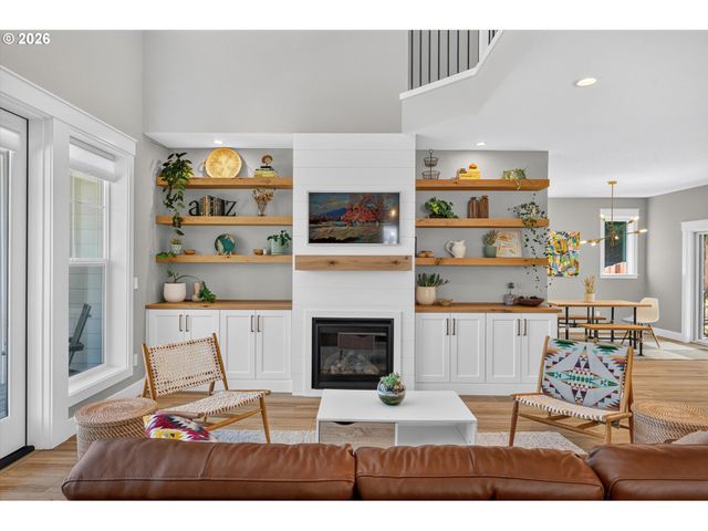 934 Nw BAKER CREST Ct, Mc Minnville, OR 97128