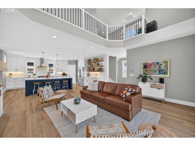 934 Nw BAKER CREST Ct, Mc Minnville, OR 97128