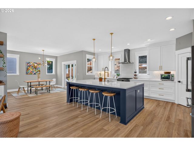 934 Nw BAKER CREST Ct, Mc Minnville, OR 97128