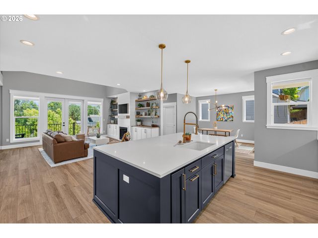 934 Nw BAKER CREST Ct, Mc Minnville, OR 97128