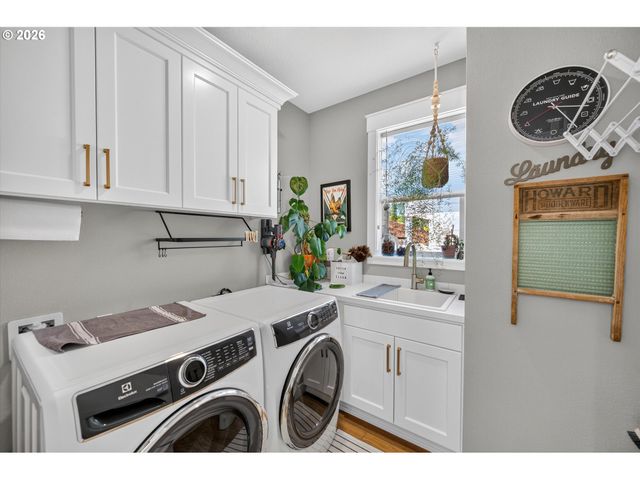 934 Nw BAKER CREST Ct, Mc Minnville, OR 97128